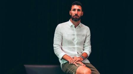 Carlos Cuéllar renueva con el Elche Ilicitano hasta 2028